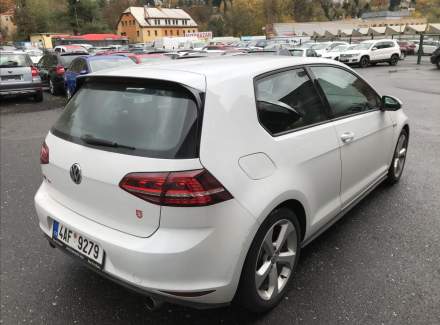 Volkswagen - Golf