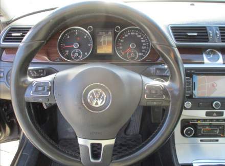 Volkswagen - Passat