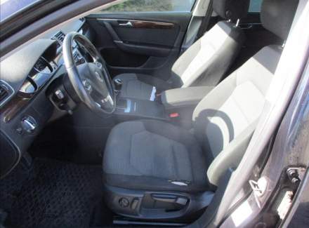 Volkswagen - Passat