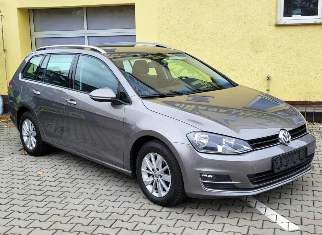 Volkswagen - Golf