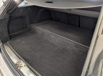 Mercedes-Benz - E-class