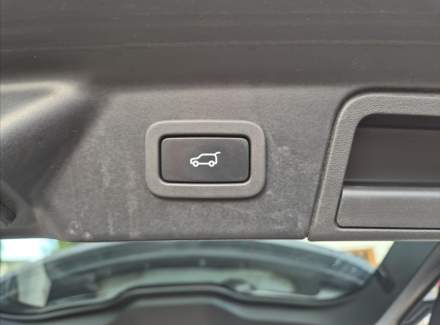 Land Rover - Range Rover Velar