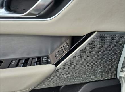 Land Rover - Range Rover Velar