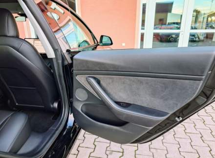 Tesla - Model 3