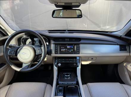 Jaguar - XF