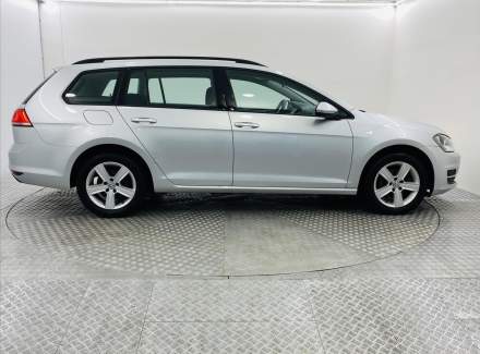 Volkswagen - Golf
