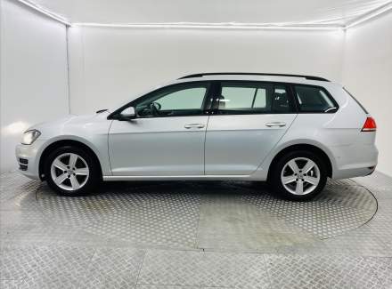 Volkswagen - Golf