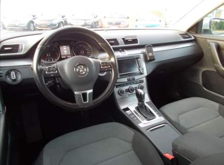Volkswagen - Passat