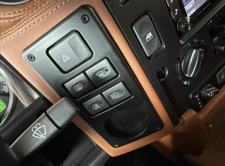 Land Rover - Defender