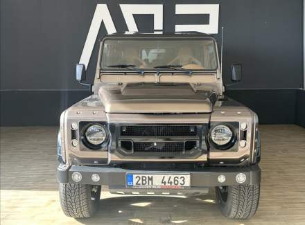 Land Rover - Defender