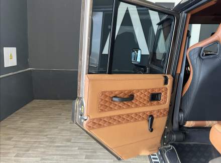 Land Rover - Defender