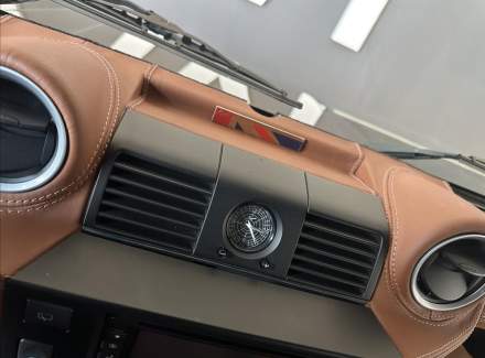 Land Rover - Defender