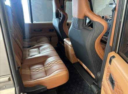 Land Rover - Defender