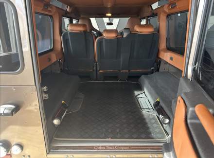 Land Rover - Defender