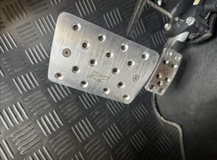 Land Rover - Defender