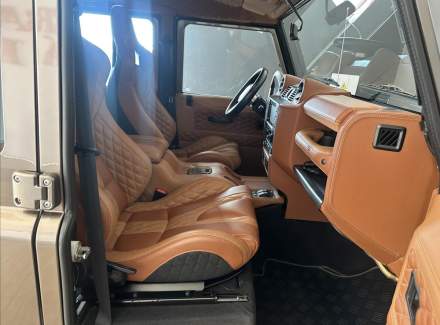 Land Rover - Defender