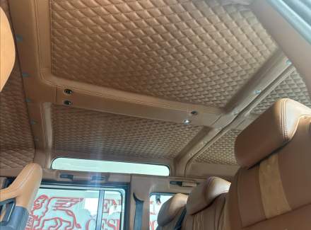 Land Rover - Defender