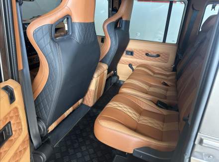 Land Rover - Defender