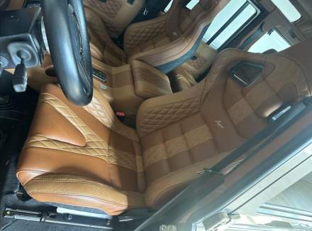 Land Rover - Defender