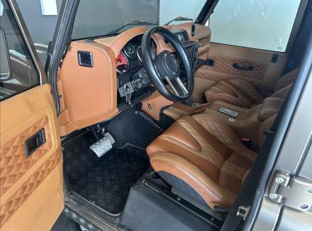 Land Rover - Defender