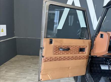 Land Rover - Defender