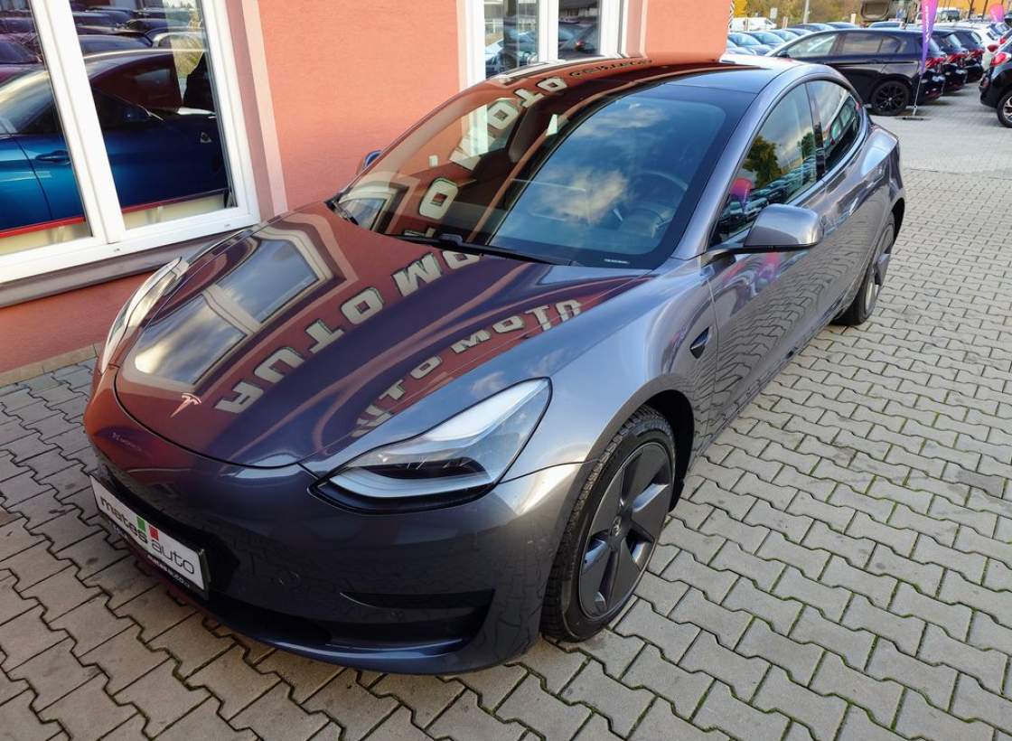 Tesla - Model 3