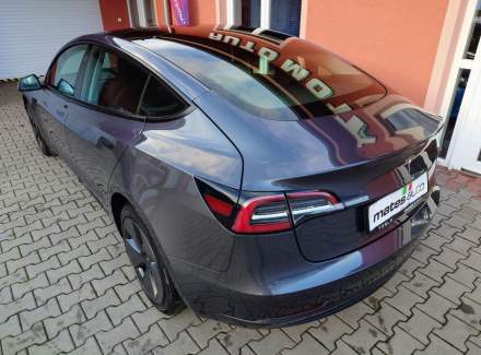 Tesla - Model 3