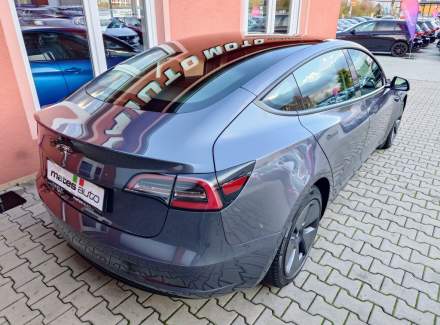 Tesla - Model 3