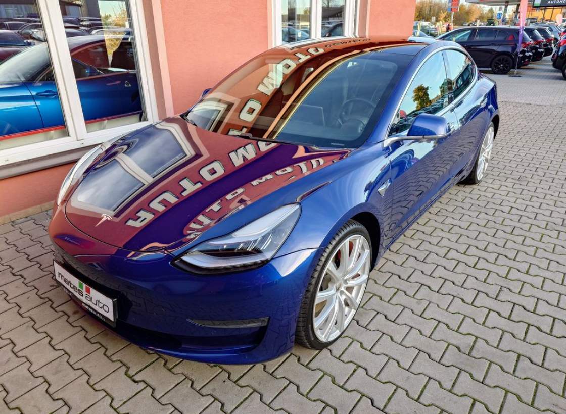 Tesla - Model 3