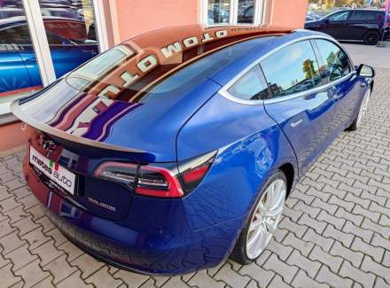 Tesla - Model 3