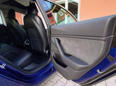 Tesla - Model 3