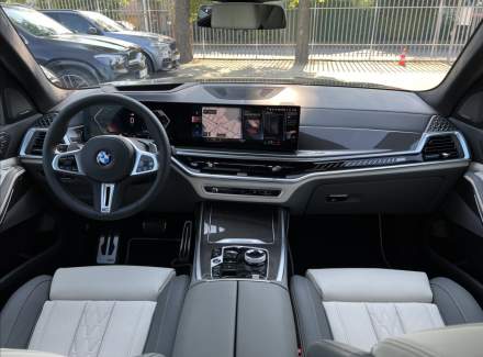 BMW - X7