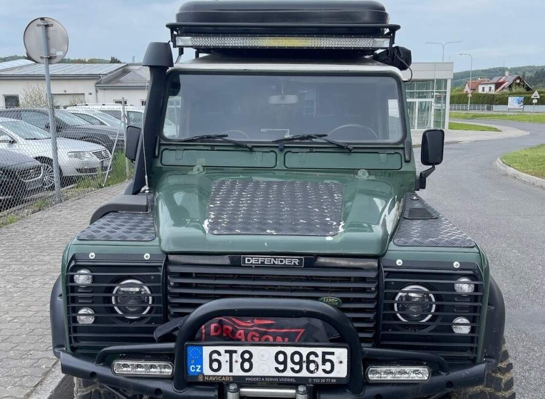 Land Rover - Defender