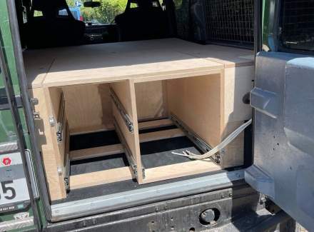 Land Rover - Defender