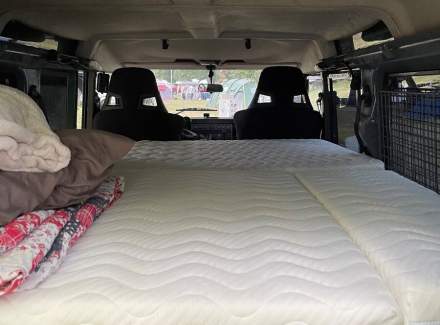 Land Rover - Defender