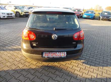 Volkswagen - Golf