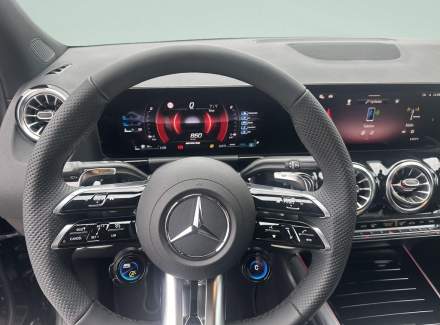 Mercedes-Benz - GLA