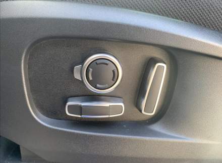 Land Rover - Defender