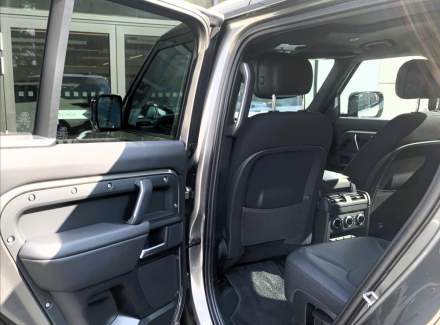 Land Rover - Defender