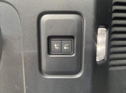 Land Rover - Defender