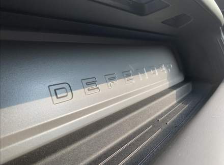 Land Rover - Defender