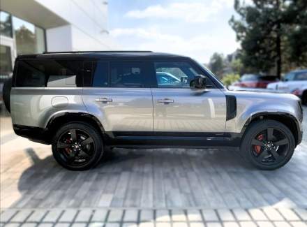 Land Rover - Defender