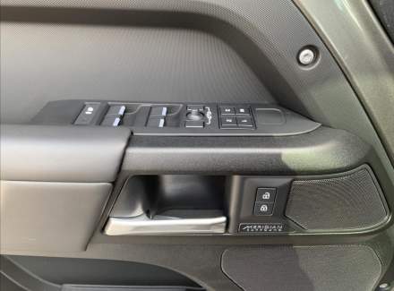 Land Rover - Defender