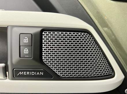 Land Rover - Defender