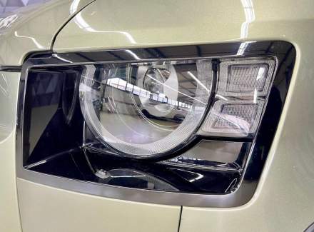 Land Rover - Defender