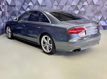 Audi - S8
