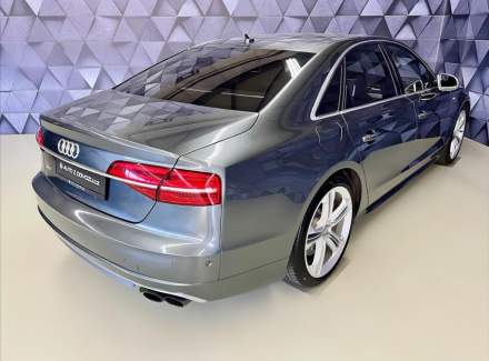 Audi - S8