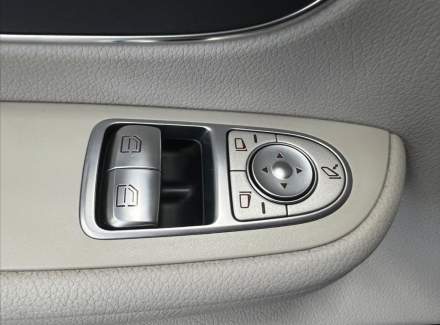 Mercedes-Benz - V-class