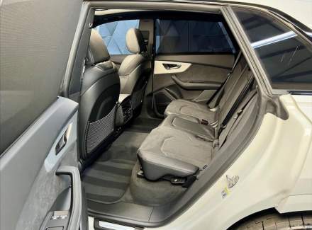Audi - Q8