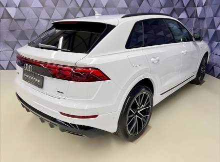 Audi - Q8